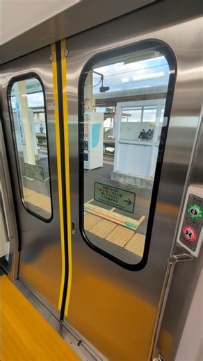 E131 Series 800 (N8) semi-automatic door opening and closing (No. 1 right door of car No. 2 from ...