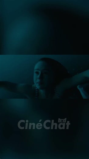 Quelque chose se cache dans la piscine… et attend 😳 #film