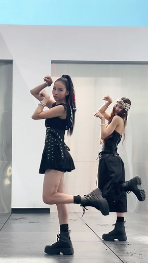 Twin Members of MEOVV, Anna, and Narin: The Black Label Debut
