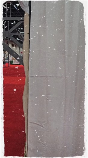 Thanks to @aurifilthread for the extra wall space to show off these two great quilts made by Certified Instructors, Tracy Thompson and Michele Everts! Winter Traditions quilted by Angela McCorkle! | Quiltworx.com