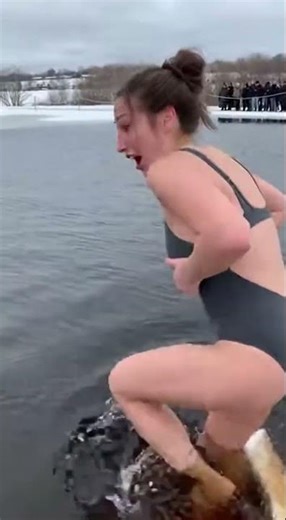 0°C WATER… WAIT FOR THE REACTION 😱❄️