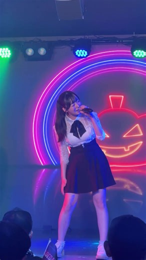 【半年後ワンマン動員200人達成するまる子】 #trickortreat #オリジナル曲 #まる子 【【ライブ出演情報】】 【秋葉原ギャラクシー】 2026年1月18日（日） 「Music Fit. 22」 チケット購入詳細はコチラ▶︎▶︎▶︎https://tiget.net/events/451179 【重大発表‼️】 2026/7/18(土)表参道GROUNDにて3rdワンマンライブが開催決定👏✨目標動員は200人！もっともっと大きな舞台皆で行きたい！！絶対来てください！！！ 【Who's Maruko?】 福岡県出身・元保育士。配信アプリBIGOLIVEでの歌配信をきっかけに2022年上京する。路上ライブやYouTubeの歌ってみた投稿等で音楽活動を開始。 2023年11月東京・福岡にて初のワンマンライブを開催。翌年の3月は大阪にて開催した。同年5月にBIGOLIVEにて楽曲イベ1位でオリジナル楽曲『君がいてくれたからだよ』を獲得・リリースした。ファンに向けた感謝の気持ちを込めた歌が聴く人の心を動かし、まる子の代表曲となった。2025年2月BIGOLIVEにて再び楽曲イベ1位