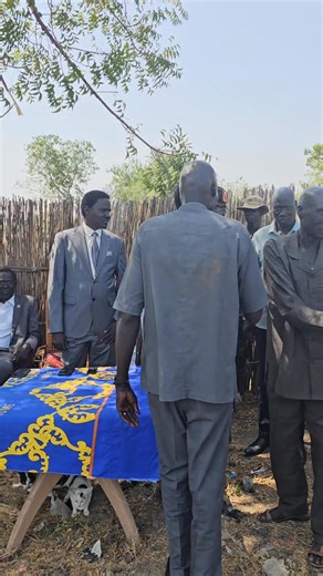 Hon: commissioner Jackson mut Yien with Matthew Pul Jang Division 4 commander in Unity State Capital town. Mayom commissioner Jackson Mut Yien was welcomed by several state officials, including Hon: Ministers, DGs, fellow commissioners from different counties, executive directors, High ranked military personnel , and thousands of people from various counties and the entire Buffalo community. | Chierey Gatlow Koang Manytai