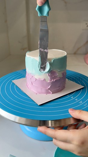 33K views · 336 reactions | my 2 fave colors on mini cake 冀 | Goldy bakes | Facebook