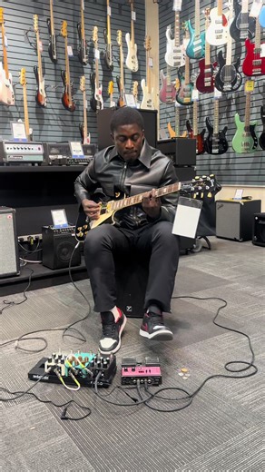Essai de guitare en magasin avec mes pédales