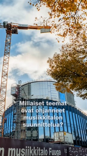 Turku saa uuden musiikkitalon ensi vuonna. Jo nyt näkee, että Fuugan arkkitehtuuri on todella ainutlaatuista. Julkisivun korkeat siksak-ikkunat ja aaltoilevat muodot herättävät huomiota jokirannassa. Talon suunnittelijat, PES-Arkkitehtien Satu Mattila ja Martin Lukasczyk, kertovat videolla siitä, miksi erilaisiin ratkaisuihin päädyttiin ja mitkä teemat ovat vaikuttaneet suunnitteluun. Kurkkaa video. Samalla pääset näkemään, miltä talon sisällä tällä hetkellä näyttää. Video: Hehkumedia Hartela PE