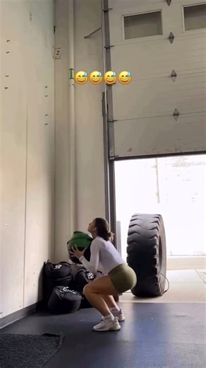 incidents with crossfit girls workout in gym #shorts