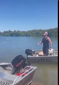 Darren’s had a bloody gut full 🤣 #tinnybashing #blokesoftheworld #shutupjunior | Tinny Bashing