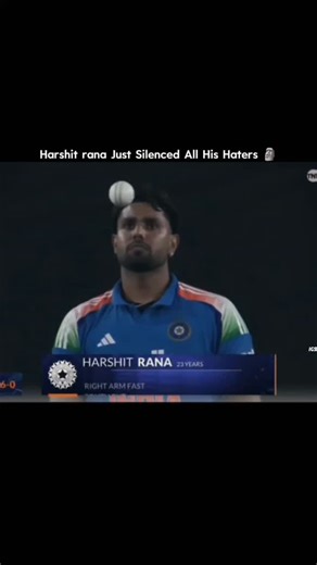 亗 A K 亗 on Instagram: "Harshit Rana🗿 . . . ご存知ですか？日本では今、「歩く足跡」から発電しています！⚡ 日本では現在、一歩ごとに発生するエネルギーを電気に変換する圧電タイルが設置されています！🔋 人がこれらのタイルの上を歩くと、体重と動きによってタイルに圧力がかかり、タイルがわずかに曲がり、機械的な応力が生じます。タイル内の特殊な素材がこの圧力を電荷に変換します。⚙️ 一歩ごとに少量の電気が生成されますが、何百万人もの人が毎日歩く場合（東京の渋谷駅では1日240万歩以上！）、LEDライト、ディスプレイ、さらにはセンサーに電力を供給するのに十分なエネルギーが生成されます！💡🌱 この技術は、未来の都市が一歩ごとに「充電」されることを示しています。想像してみてください。もし私たちの都市がこのようなタイルで覆われていたら、私たちの動きだけで発電できるのでしょうか？ ⚡ #日本 #テクノロジー #イノベーション #グリーンエネルギー #未来技術 #知識 #知ってますか #技術事実 #持続可能なエネルギー #発明 #トレンド 日本は圧力電気磁器を