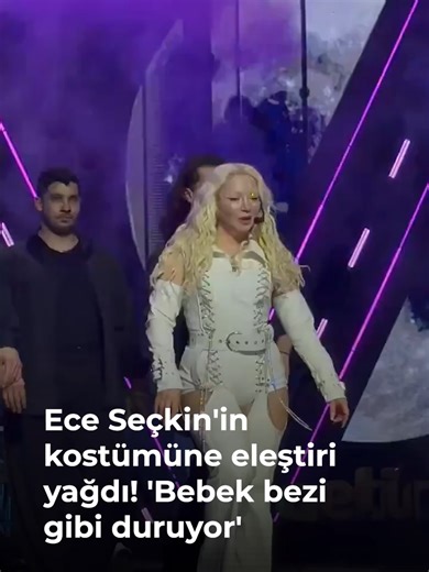 📷Türk pop müziğinin enerjik ismi Ece Seçkin, geçtiğimiz akşam düzenlenen 'Mustafa Sandal Saygı Gecesi'nde sahne alarak usta sanatçının sevilen eserlerini yorumladı. 📷Sahne performansıyla alkış toplayan Seçkin, gecenin konseptine uygun olarak tercih ettiği beyaz renkli kostümüyle de dikkatleri üzerine çekti. Ancak ünlü şarkıcının iddialı sahne tarzı, sosyal medyada beklenen ilgiyi görmedi ve eleştiri oklarının hedefi oldu.