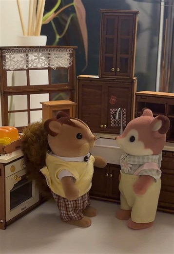 Calico critters kitchen build part 4! Cabinetry edition 💞😎 Walls going up very soon @Siena ⬅️part 3 #calicocritters #dollhouseminiatures #craft #miniaturediy #asmr happy Saturday! Hope everyone is staying warm during this crazy winter freeze!!