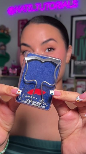 Glamour Lips: Vintage 1940s Lipstick Application Tips