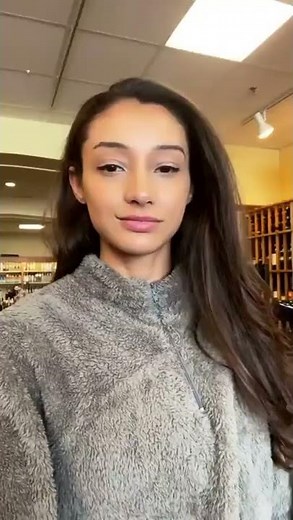 Muscle girl flex super abs