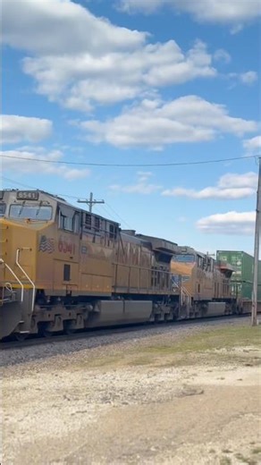 UP mid train Distributed Power Units (DPUs) ❤️