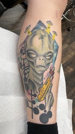 Tyler Nolan | Healed Alien Boi 👽 adding to the top of this leg today 🙏🏽 Happy thursday yall | Instagram