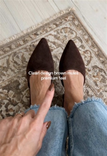 Minimal luxury in brown mules #mules #fallshoes #kittenheels #falloutfits #fallstyle