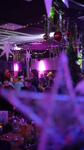 Anja Wendzel on Instagram: "🎄✨ Magische Musicalmomente im Grillcenter Weber Graz! ✨🎄 Was für ein Abend! Musicalsänger @robertmeyerofficial und Anja Wendzel sorgten gemeinsam mit dem @webergraz -Team für Gänsehaut pur – mit einem „Best of Musicalhits“ aus Tanz der Vampire, Rebecca, Phantom der Oper, Les Miserables und den schönsten Weihnachtsklassikern. 💫 Der Grillstore verwandelte sich in eine echte Weihnachtswerkstatt – liebevoll dekoriert, festlich warm und voller Musik, Emotionen und Genus