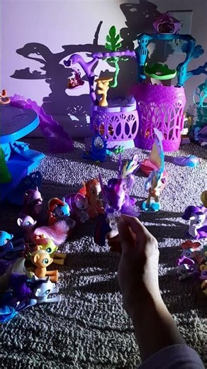 Twilight Sparkle sings "Hark the Herald (Sea)Ponies Sing"