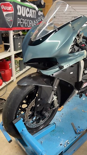 Next step….. performance tune at @motogarage_ decals at @twowheeldecals #ducatipanigale #custommotorcycle #motorcycle #twowheellife #ducati #superbikes #racebike | ONEL Moto Design