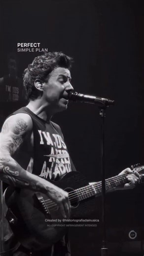 Música Histories. on Instagram: "Perfect é uma das músicas mais marcantes da banda canadense Simple Plan, lançada em 2002 no álbum de estreia No Pads, No Helmets… Just Balls. A canção rapidamente se tornou um hino adolescente dos anos 2000 ao abordar conflitos familiares, frustração e o sentimento de nunca ser “bom o suficiente” para atender às expectativas dos pais. A letra em forma de desabafo direto, quase como uma carta, intensifica a identificação emocional com o público jovem da época. Na 