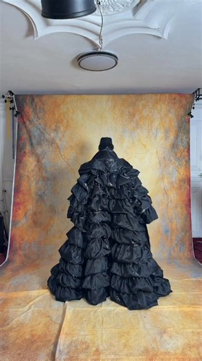 Soirée privée RIAG 2026 Prêt. Une tenue noire hors pair qui sublime mon corps et ma prestance 🇬🇳👑La beauté, l’élégance, l’attitude… tout est réuni.Le roi de la soirée ? 👉 À vous d’en décider. | Amara Camara