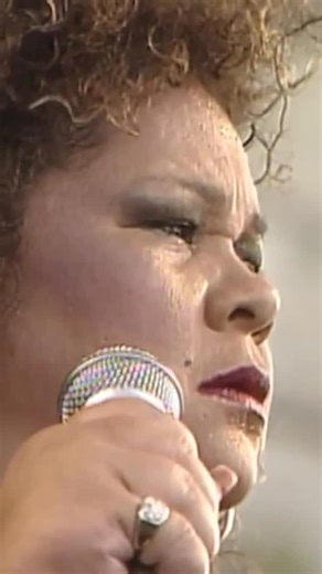 Etta James commands the crowd with her vocals at the Newport Jazz Festival in 1991! 💜 | Chess Records