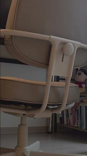 청바지 입고 의자에서 방귀