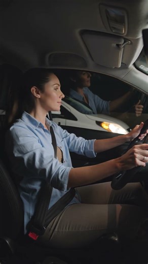 She Completely Missed the Signal… 🚗