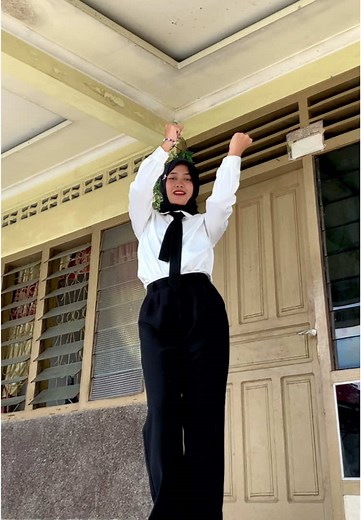 Jisoo's Captivating Dance to 'Earthquake' Performance