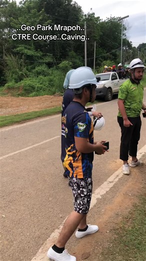 Mrapoh Geo Park… #caving #xplore #tourguide #ctrecourse #cavexplore #wet #limestone #narrow #crawling #fun