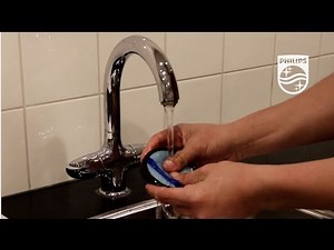 Cleaning the filter of the PowerPro Aqua Wet & Dry Cordless Vacuum | Philips | FC6401