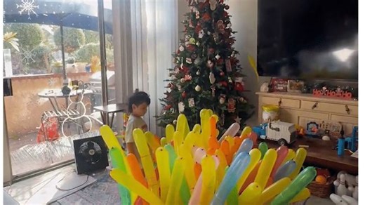 Elf on the Shelf 'sets up' 100 rocket balloons