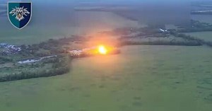 Marine infantry detected and destroyed occupiers’ 2S1 Gvozdika self-propelled artillery system. VIDEO