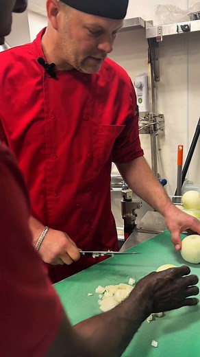 477K views · 1.8K reactions | When Chef is giving out free lessons. We take notes  — #cutaonion #onion #howtobeachef #pompanoeats #eatlocalfl #smokehousevibes #cutaonion #howtocutfood | Hen and Hog Smokehouse | Facebook