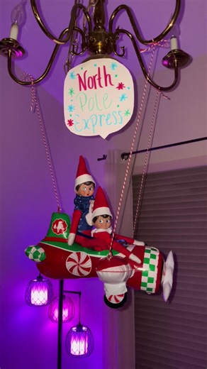 Who else has elves arriving tonight?! Our elves always bring advent calendar’s on their first day back ✨ #elfontheshelf #elfontheshelfideas #elfonashelf #holidaytraditions #holidaycountdown