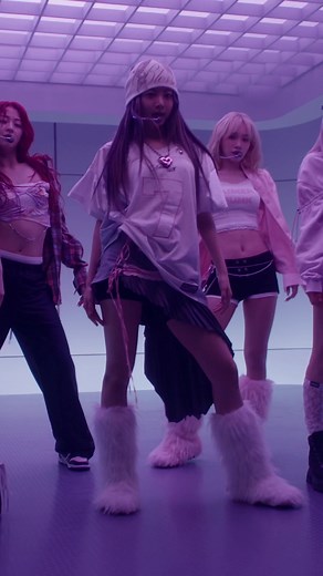 LE SSERAFIM (르세라핌) - EASY (English ver.) (Live Performance) | Vevo #LE_SSERAFIM #르세라핌 #LE_SSERAFIM_EASY #MakeItLookEasy