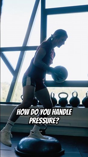 How does Justine Braisaz-Bouchet handle pressure? 🇫🇷 #biathlon
