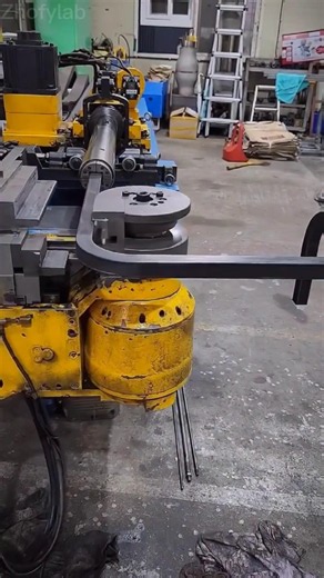 Advanced CNC Tube Bending Machine in Action"#TubeBending #CNCMachine #MetalFabrication