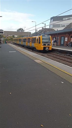 NEWCASTLE METRO No.555015 ARRIVING AT WEST JESMOND.10 10 25.NEIL HAYTON RAILWAY MEMORIES.#train