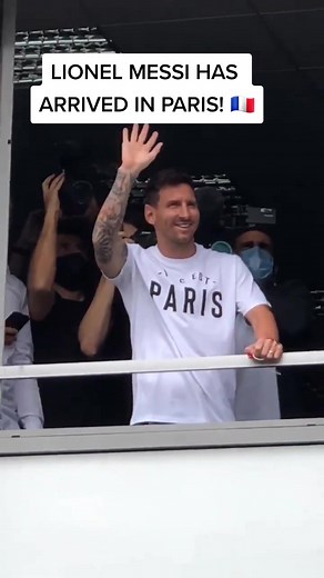 Lionel Messi Arrives in Paris for PSG Medical