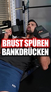 Spürst du deine Brust beim Brusttraining nicht richtig? 🤔 Kein Wunder, wenn die Schultern einen Großteil der Arbeit übernehmen! 💪 Hier zeige ich dir, wie du beim Bankdrücken 🏋️‍♂️ optimal deine Brust aktivierst und die Schultern größtenteils rausnimmst. So holst du das Maximum aus deinem Training! 🔥👊 #brustmuskulatur #brusttraining #muskelaufbau #bodybuilding #fitness #goeerki #training #trainingsplan #personaltrainer | Goeerki