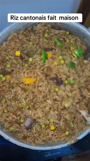 Riz cantonais fait maison - recette simple et rapide