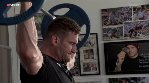 Schwinger Orlik schwitzt im Kraftraum