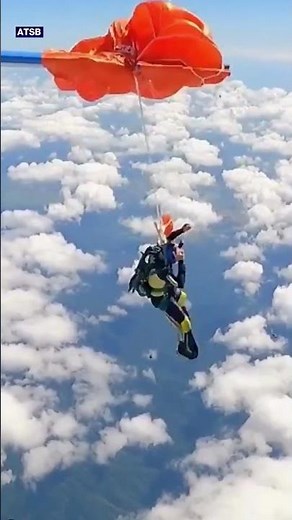 Skydivers parachute fail leaves them hanging on plane in the NT