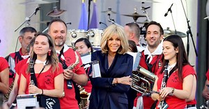 Brigitte Macron au premier rang pour célébrer la Fête de la musique à l’Élysée