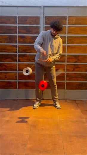2diabolos tricks suicide skills #diabolo #juggling #diabolochile #skills #tricks