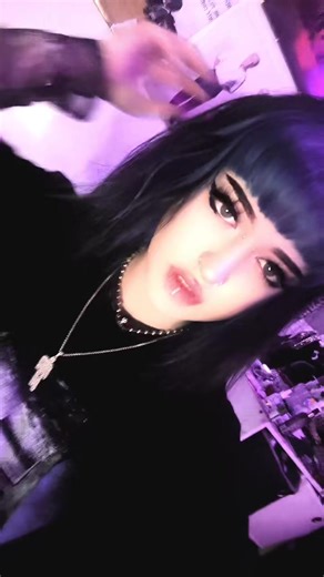 actually need to be seen about my shaking hands wtf #alt #alternative #altmakeup #piercings #hai