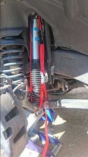 Shock Install Trick 2021 Jeep Wrangler Rubicon 2.0 JL 2 Door Bilstein B8 5100 Compression Tow Strap