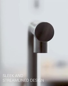 Ever wish you had an extra pair of hands in the kitchen? GROHE SmartControl gives you control of your kitchen tap even when your hands are full. Start and stop the flow, adjust the temperature, select water-saving, all with the lightest of touches – it couldn’t be simpler! Find out more 👉 https://fal.cn/3r9AM #fingertip | GROHE