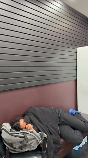 When “Khaotic the lead barber” and Rosey catch DC sleeping at the barbershop | Kountry Wayne